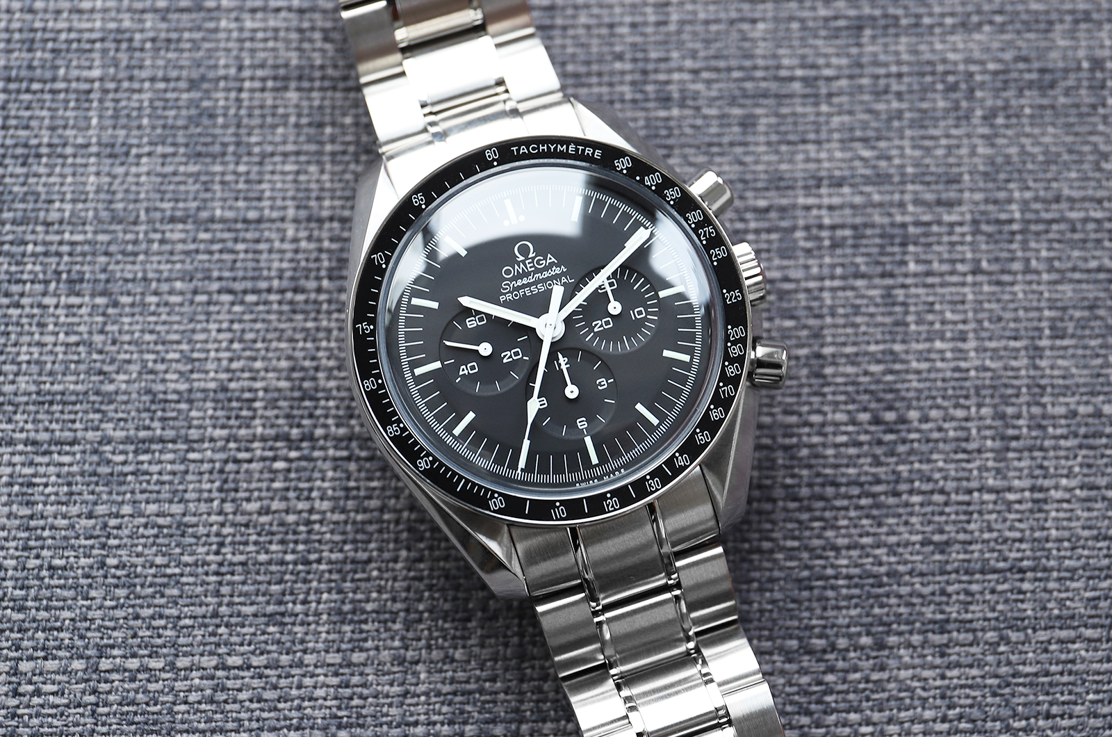 moonwatch omega